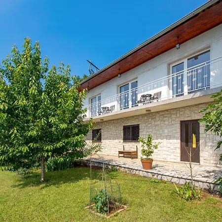 Div Apartment *