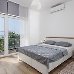 Apartment Div